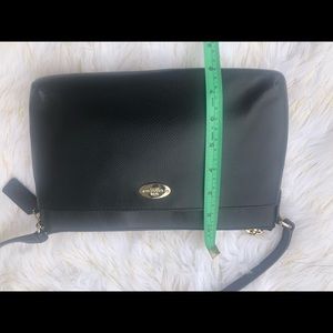 Beautiful coach cross body bag with good space for your essentials.